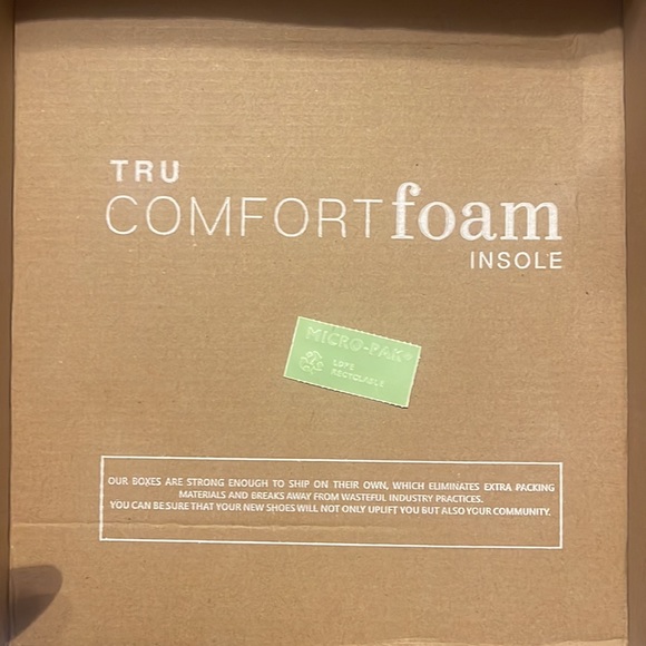 BRAND NEW ankle booties with fur trim - Picture 3 of 4